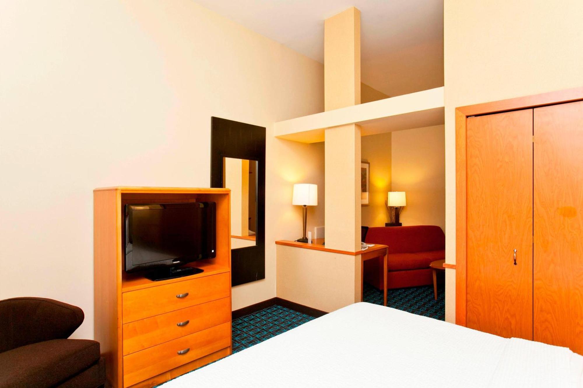 Hotel Fairfield And By Marriott